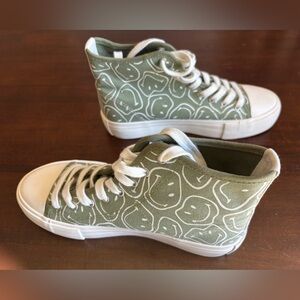 American Eagle Sneakers - Green & White, High Top,  ‘Happy Face’ Sneakers. Sz 7